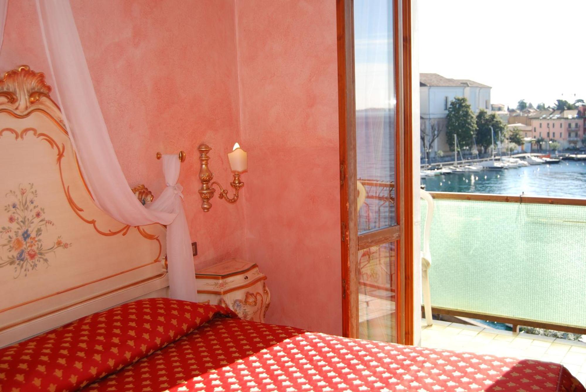 Double or Twin Room with Lake View